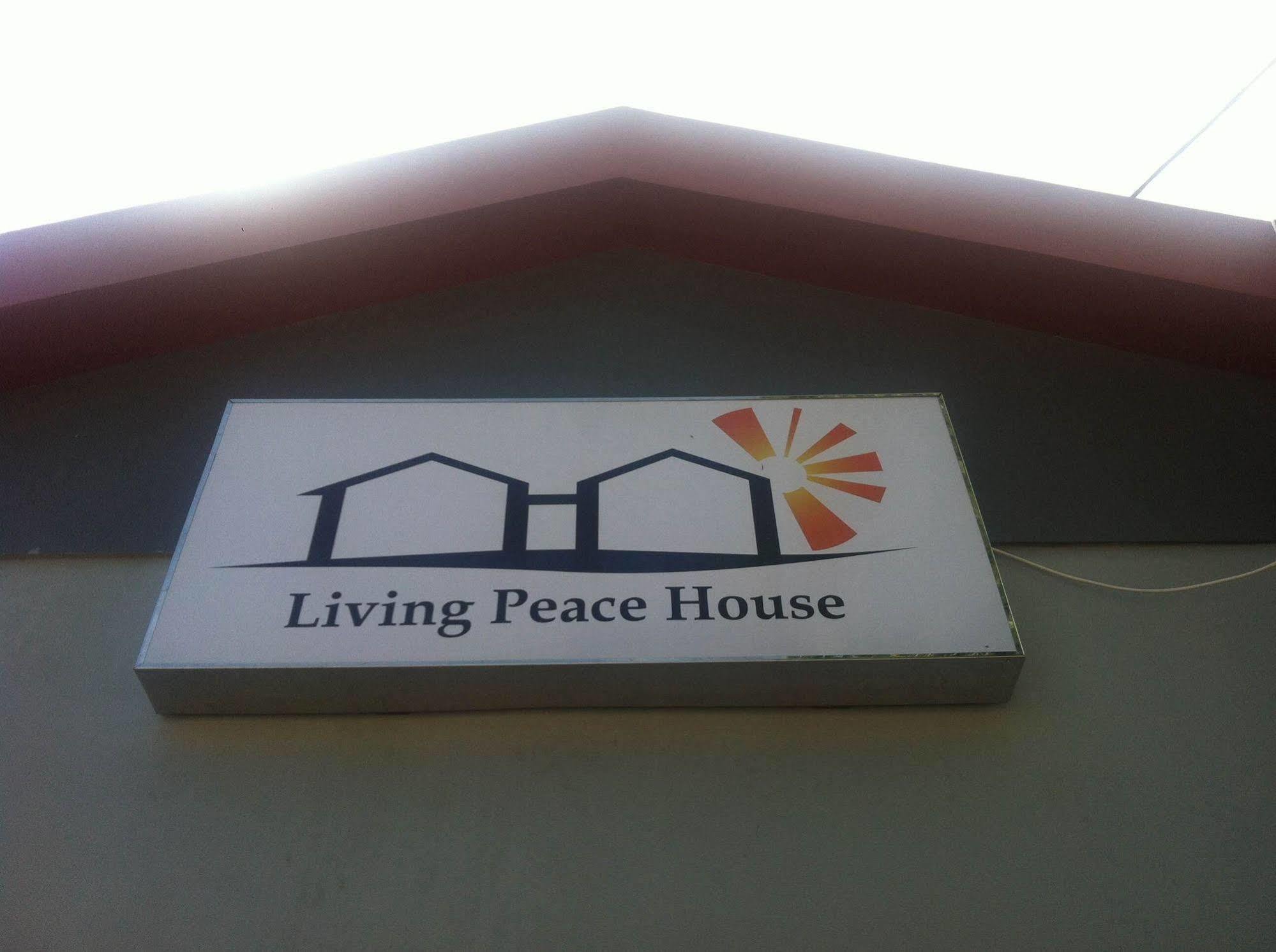 Living Peace House Otel Manado Dış mekan fotoğraf